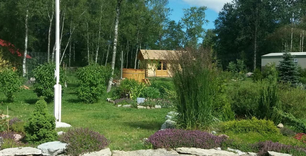 Hueueru Puhkemajad Guest House Huuru Exterior photo