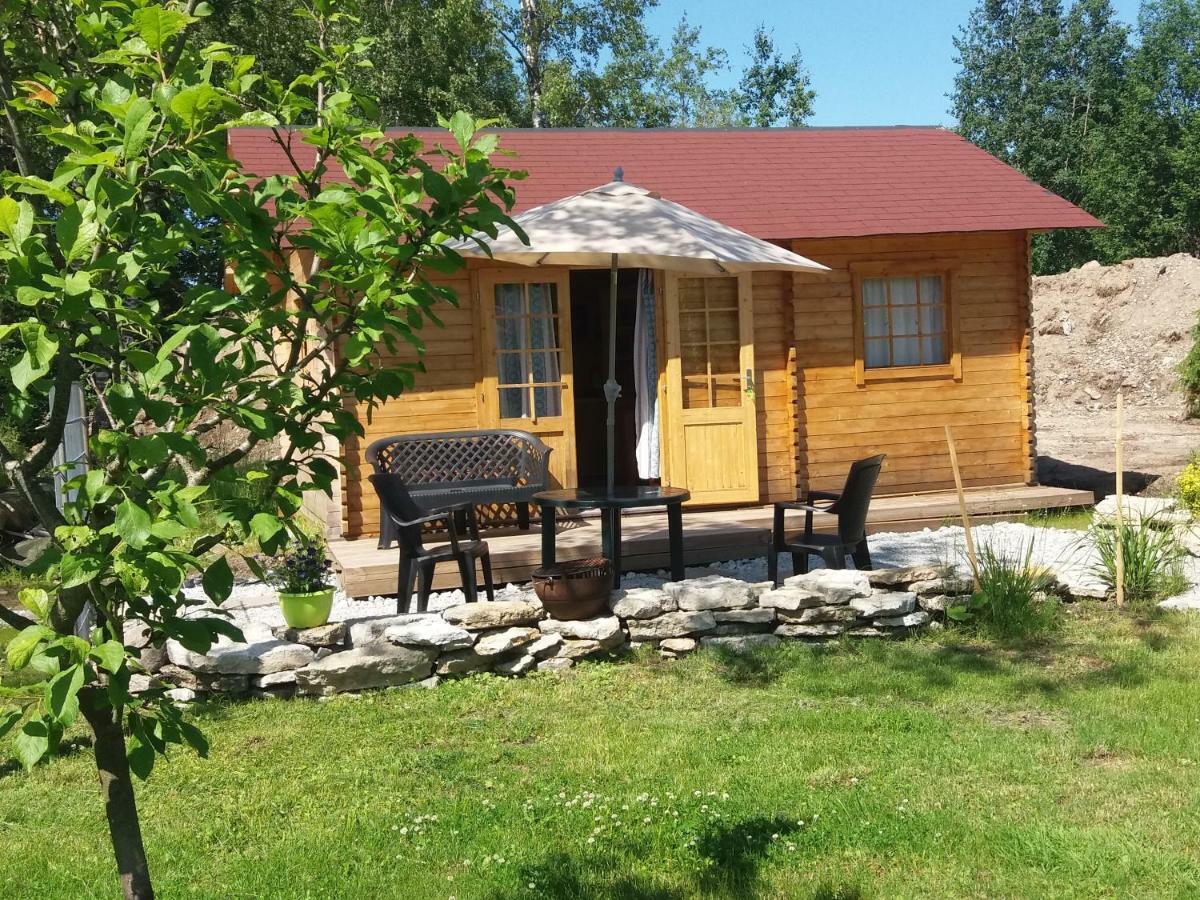 Hueueru Puhkemajad Guest House Huuru Exterior photo